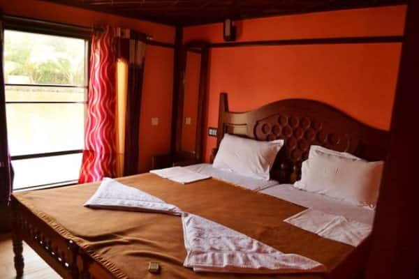 Pearl Spot Tours Houseboat, Alleppey 3